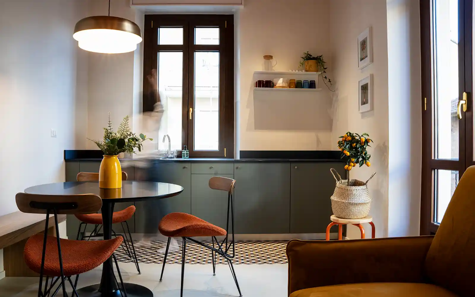 Cucina moderna su misura in un progetto di ristrutturazione e interior design a Torino