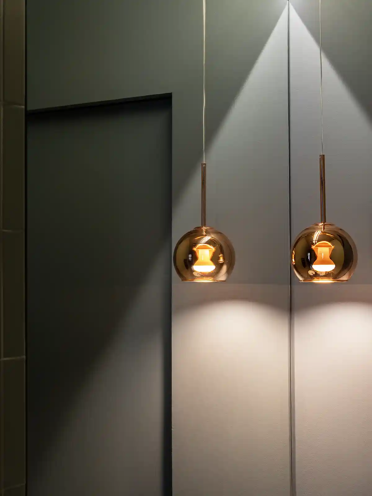 Dettagli luci del bagno in un progetto di interior design a Torino