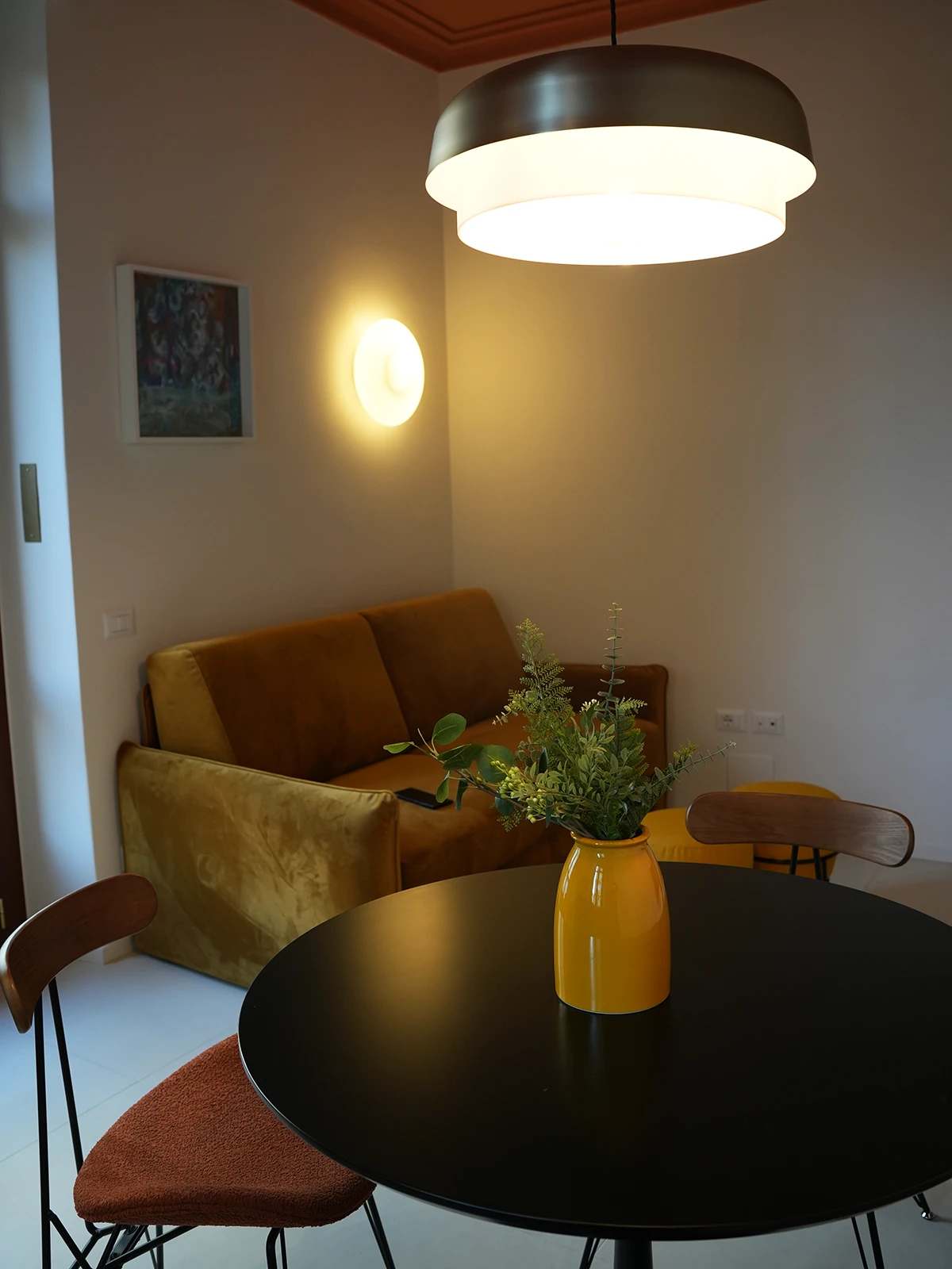 Salotto e dettagli di luce in un progetto di ristrutturazione e interior design a Torino