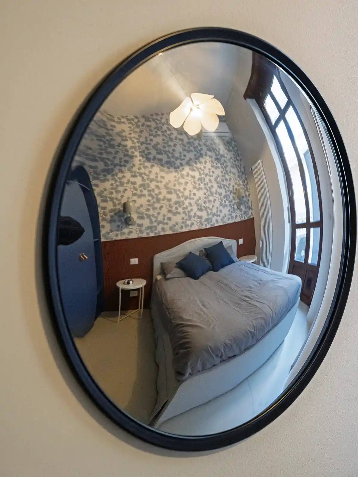 Specchio della camera da letto in un progetto di interior design a Torino