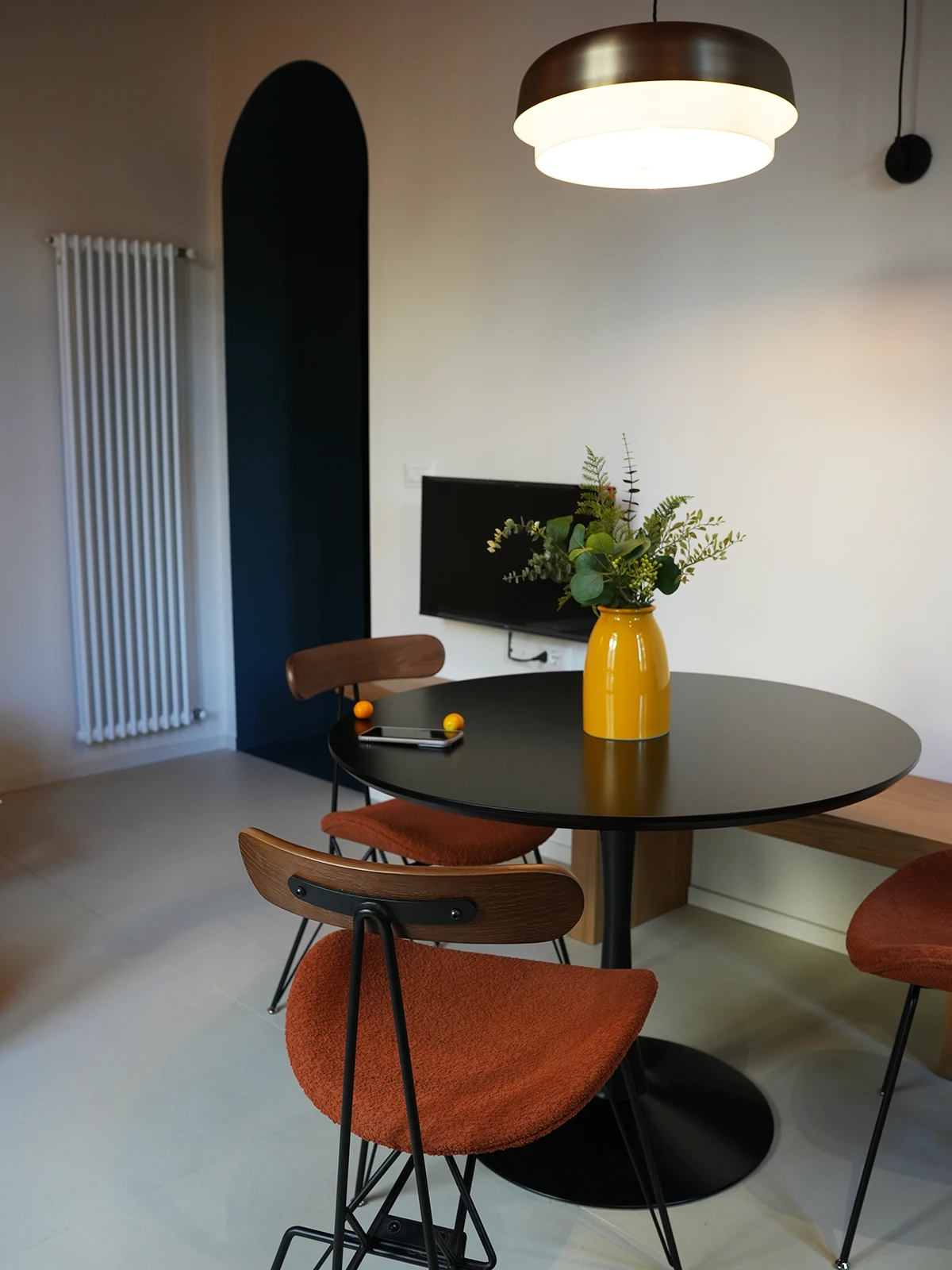 Tavolo da pranzo in un progetto di ristrutturazione e interior design a Torino